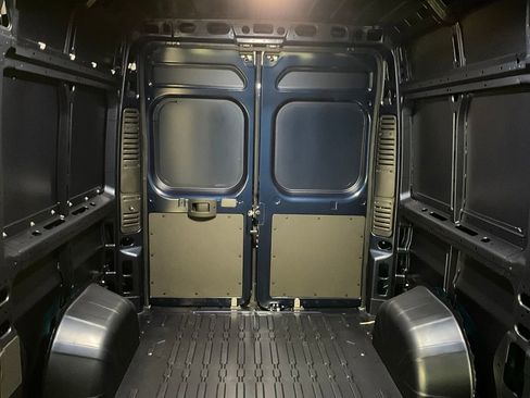 New 2025 RAM ProMaster 1500 w/ Quick Order Package 22G SLT image 4