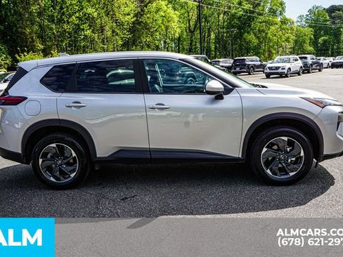 Used 2025 Nissan Rogue SV image 9