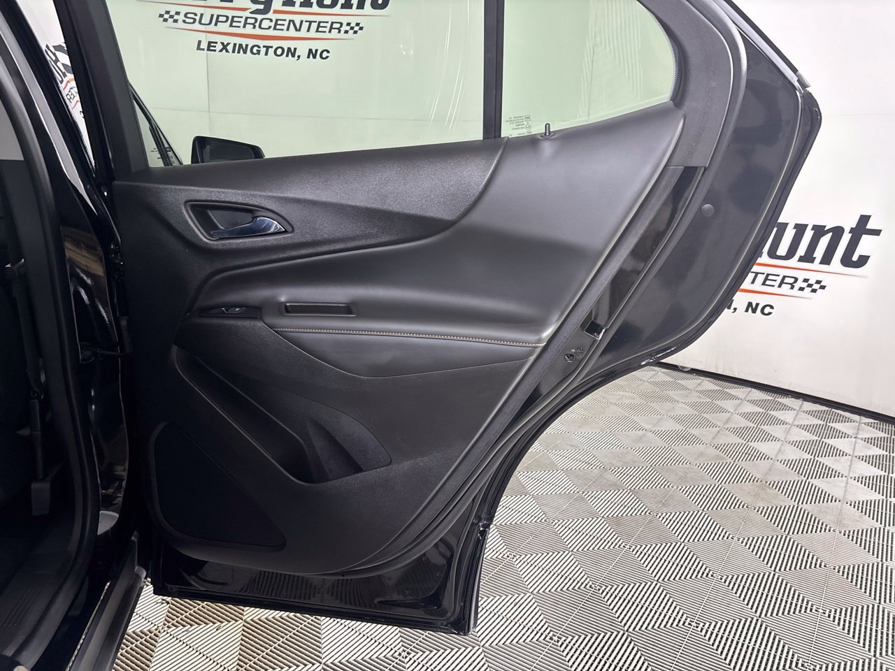 Used 2023 Chevrolet Equinox Premier AWD/4WD image 29