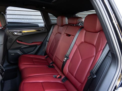 New 2025 Porsche Macan Turbo image 27