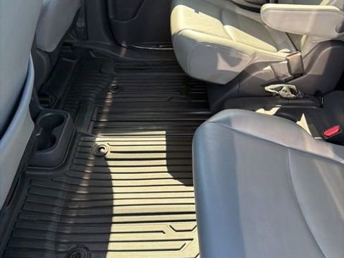 Used 2021 Toyota Sienna XLE w/ XLE Plus Package image 11