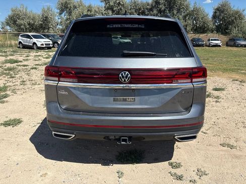 Used 2024 Volkswagen Atlas SE AWD/4WD image 4