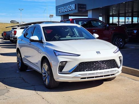 New 2026 Buick Envista Avenir image 2