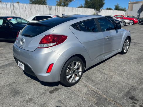 Used 2016 Hyundai Veloster image 6