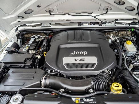 Used 2018 Jeep Wrangler Unlimited Sport S AWD/4WD image 29