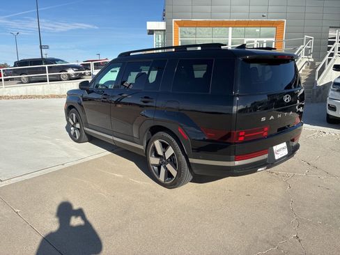 Used 2024 Hyundai Santa Fe Limited image 3