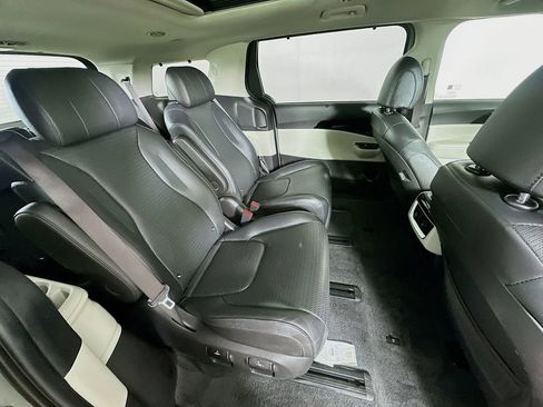 Certified 2024 Kia Carnival SX Prestige image 8