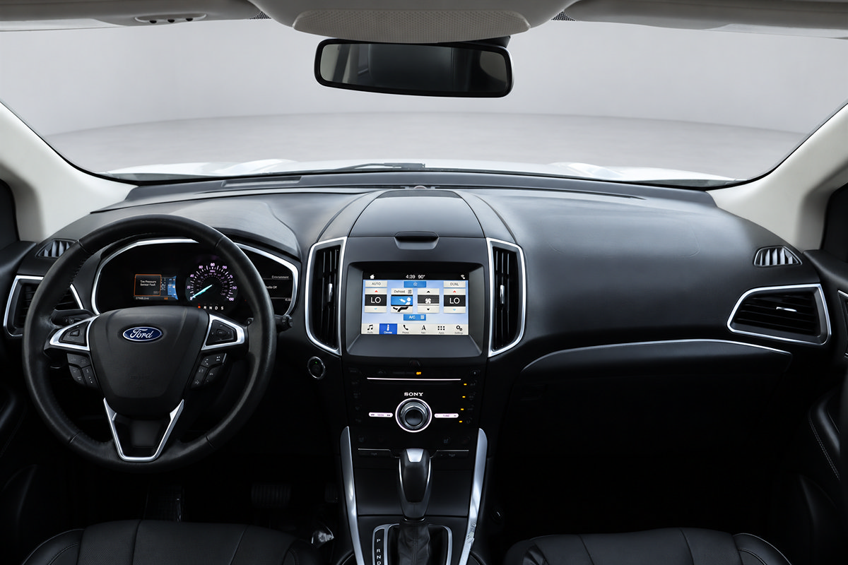 Used 2018 Ford Edge Titanium w/ Equipment Group 302A FWD image 19