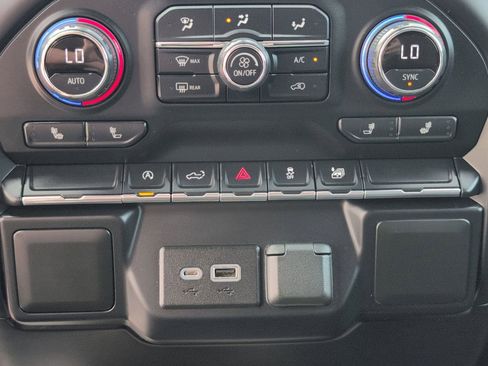 Used 2021 Chevrolet Silverado 1500 LT image 20