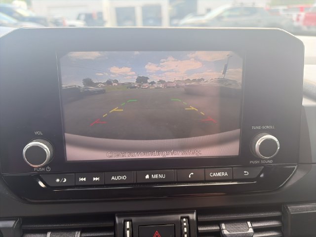 Used 2025 Nissan Pathfinder S FWD image 19