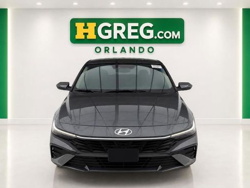 Used 2025 Hyundai Elantra SE FWD image 7