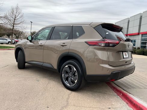 Used 2025 Nissan Rogue SV image 8