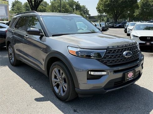 Used 2023 Ford Explorer XLT w/ Equipment Group 202A image 4