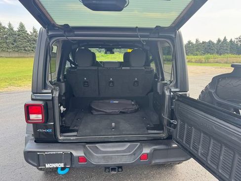 Certified 2024 Jeep Wrangler Unlimited AWD/4WD image 17