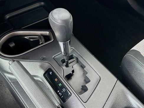 Used 2018 Toyota RAV4 LE AWD/4WD image 27