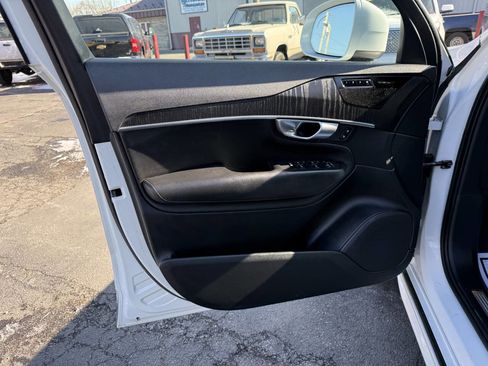Used 2020 Volvo XC90 T5 Momentum w/ Protection Package image 12