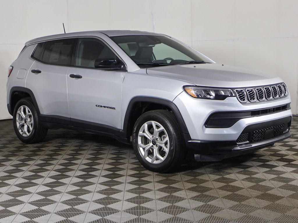 Used 2025 Jeep Compass Sport AWD/4WD image 3