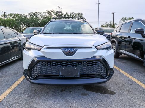 Used 2025 Toyota Corolla Cross AWD Hybrid image 4