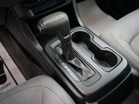 Used 2020 Chevrolet Colorado W/T RWD image 32