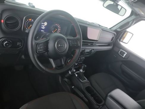 Used 2024 Jeep Wrangler Unlimited Rubicon w/ XTREMEE 35" Tire Package image 17