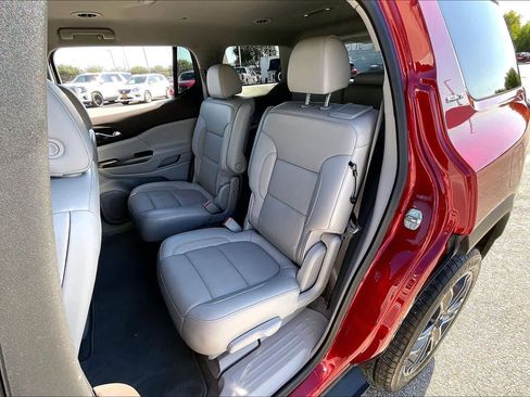 Used 2020 GMC Acadia SLT w/ Trailering Package image 17