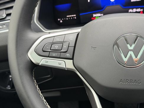 Used 2022 Volkswagen Tiguan SE image 14