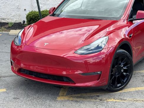 Used 2023 Tesla Model Y AWD image 3