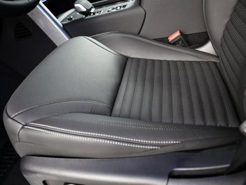 New 2025 Land Rover Discovery Metropolitan Edition image 25