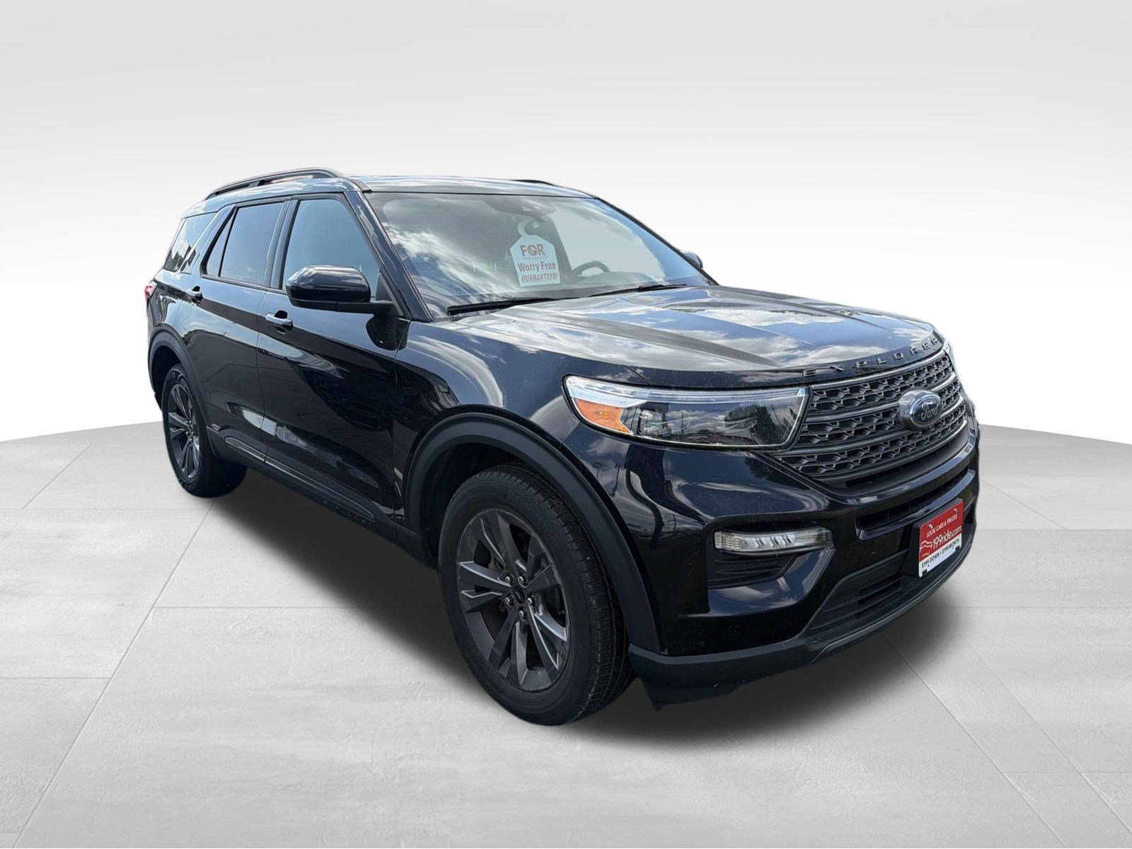 Used 2022 Ford Explorer XLT w/ XLT Sport Appearance Package AWD/4WD image 2