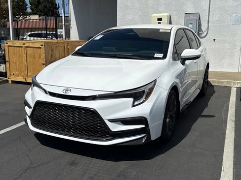 Used 2024 Toyota Corolla SE FWD image 3