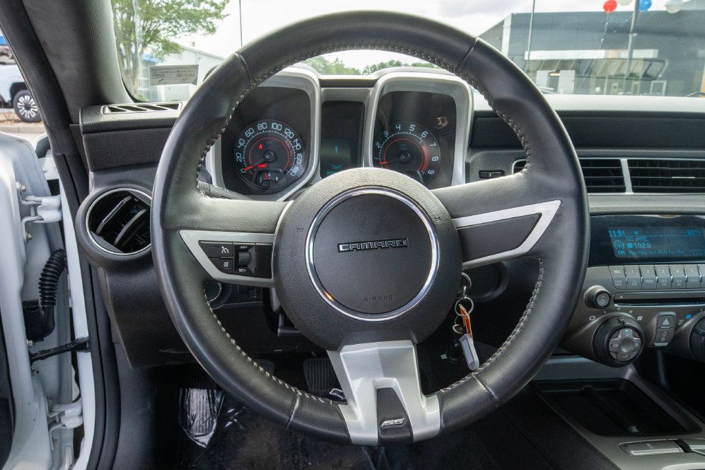 Used 2011 Chevrolet Camaro SS RWD image 15