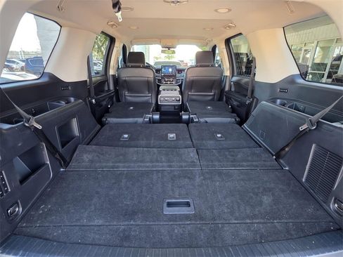 Used 2024 Ford Expedition XLT image 12
