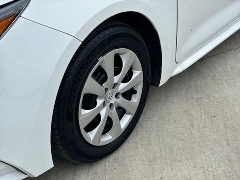 Certified 2025 Toyota Corolla LE FWD image 9