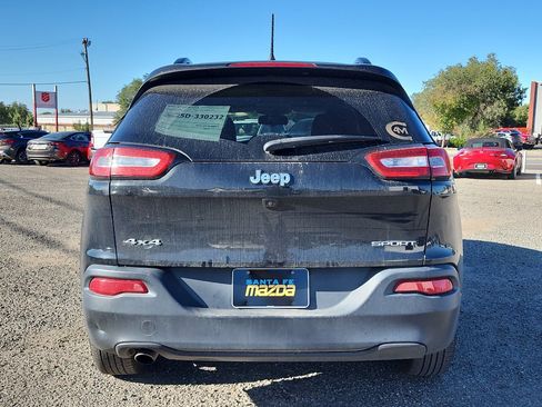 Used 2016 Jeep Cherokee Sport image 7