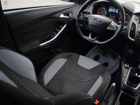 Used 2017 Ford Focus ST image 2