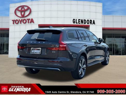 Used 2025 Volvo V60 B5 Cross Country Plus AWD/4WD image 10