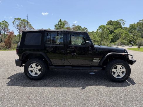 Used 2012 Jeep Wrangler Unlimited Sport w/ Connectivity Group AWD/4WD image 6