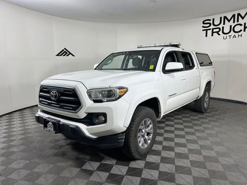 Used 2016 Toyota Tacoma SR5 w/ SR5 Appearance Package (SN) AWD/4WD image 2