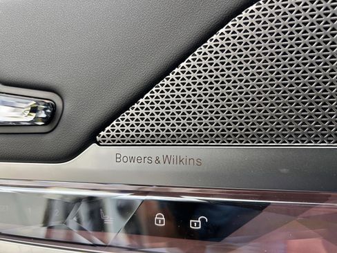 Used 2025 BMW 750e xDrive w/ Executive Package image 25