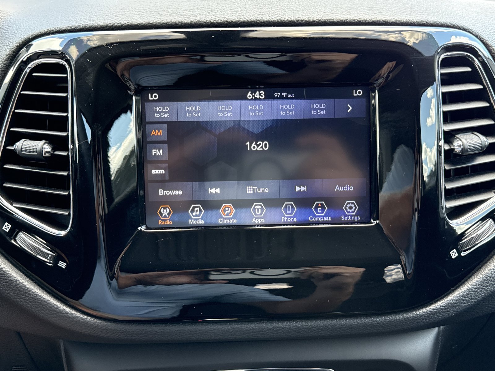 Used 2019 Jeep Compass Latitude FWD image 21