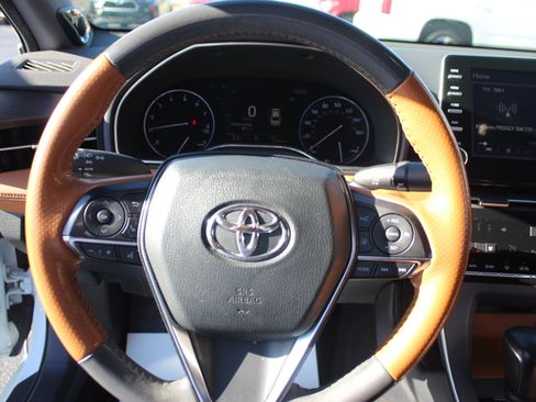 Used 2020 Toyota Avalon Limited image 16