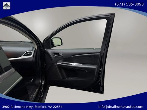 Used 2019 Dodge Journey SE w/ Blacktop Package FWD image 15