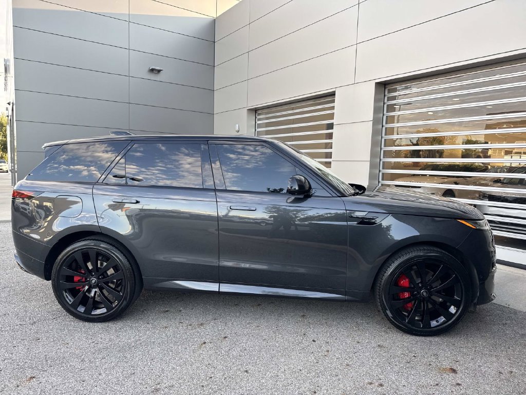 Used 2024 Land Rover Range Rover Sport Dynamic SE AWD/4WD image 8