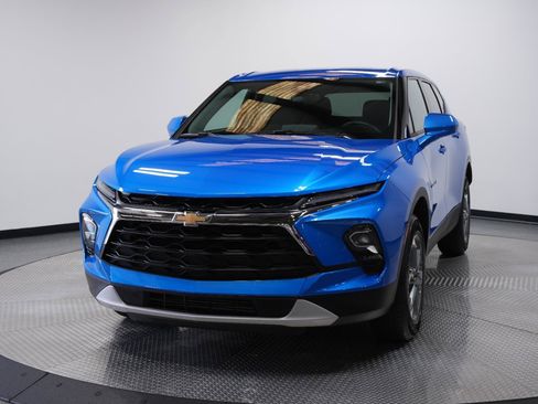 Certified 2025 Chevrolet Blazer LT w/ Driver Confidence Package FWD image 3