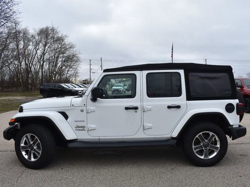 Used 2018 Jeep Wrangler Unlimited Sahara AWD/4WD image 3