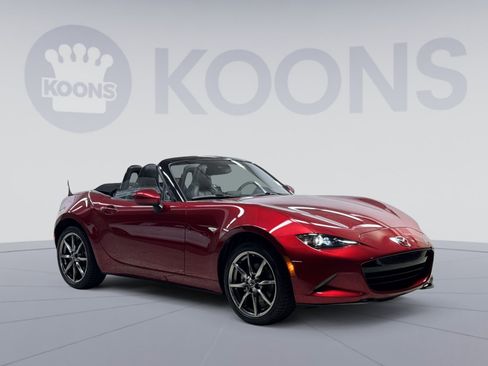 Used 2022 MAZDA MX-5 Miata Grand Touring w/ Weather Package RWD image 22