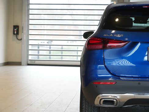 Used 2025 Mercedes-Benz GLA 250 4MATIC image 11