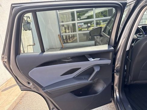 Used 2026 Volkswagen Tiguan SE AWD/4WD image 19
