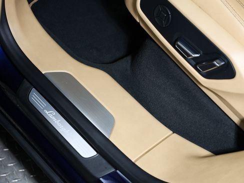 Used 2019 Lamborghini Urus image 38