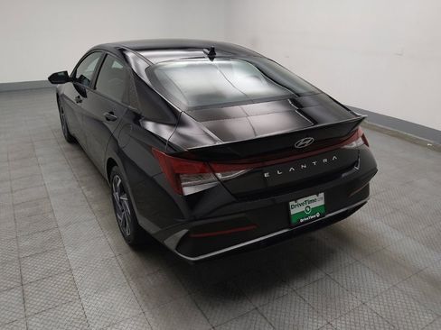 Used 2025 Hyundai Elantra Sport FWD image 5